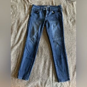 used in excellent conditions Universal Threads brand blue jeans